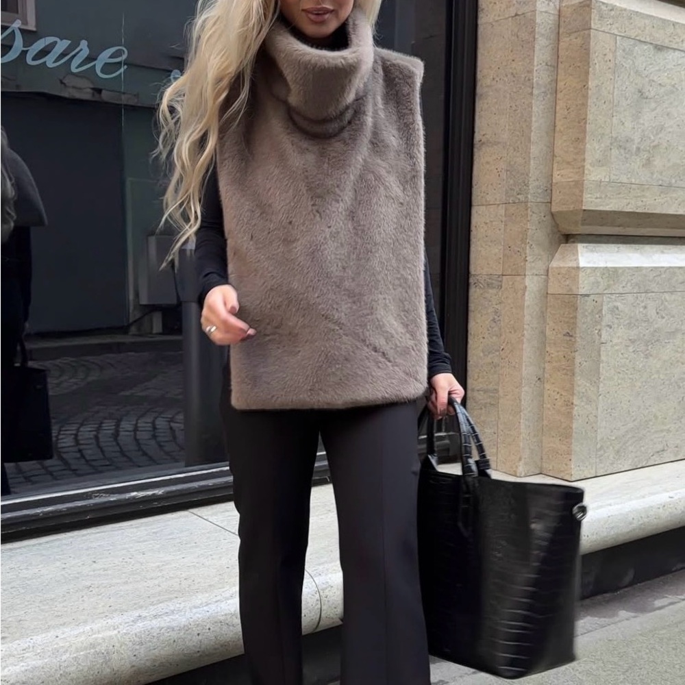 Chic Faux Fur Sleeveless Vest